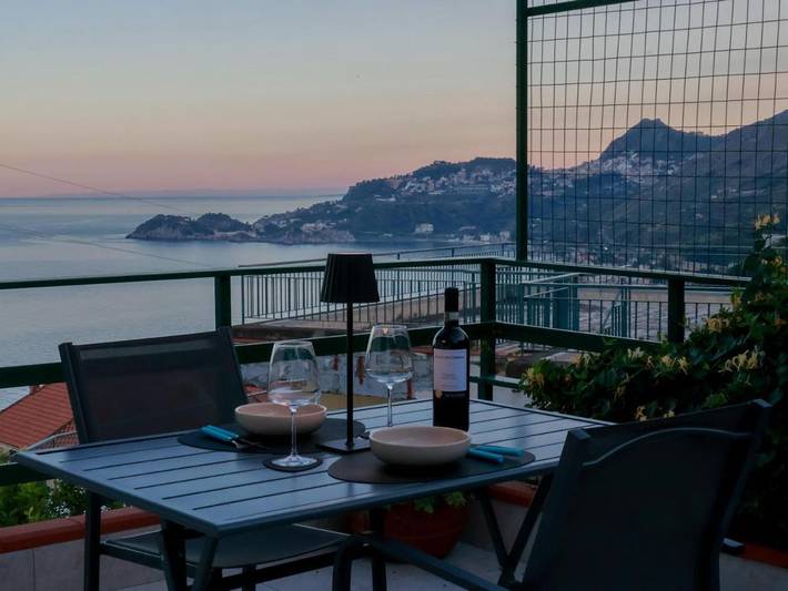 Location de vacances pour 2 personnes, avec terrasse et vue à Letojanni - 4