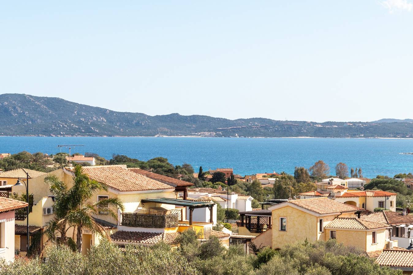 Apartamento entero, Apartamento 'Poggio Dei Fiori Appartamento H7' con vistas al mar y terraza privada in Moriscu, Pittulongu