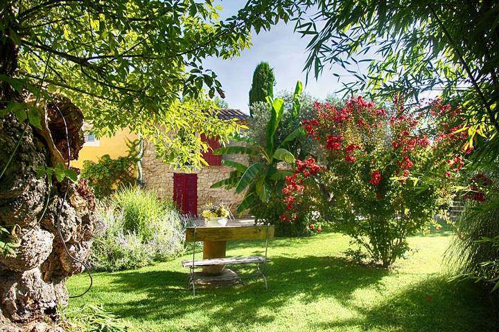 Cottage pour 2 personnes, avec jardin et piscine à Carpentras