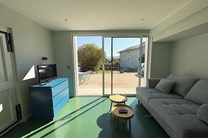 A spacious and bright modern duplex in the countryside, in a quiet setting surrounded by nature in Chirens, Isère