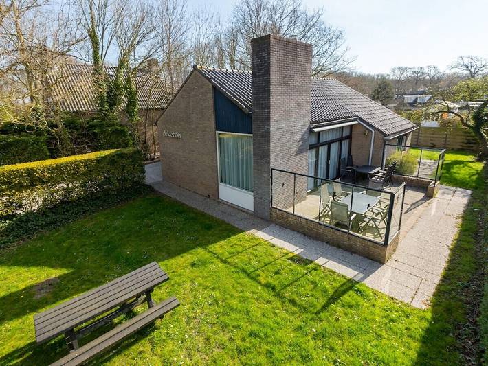 Bungalow voor 10 personen, with Whirlpool and Terras as well as Tuin in Zoutelande