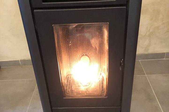 Location de vacances pour 6 personnes, avec terrasse, animaux acceptés à Vindefontaine