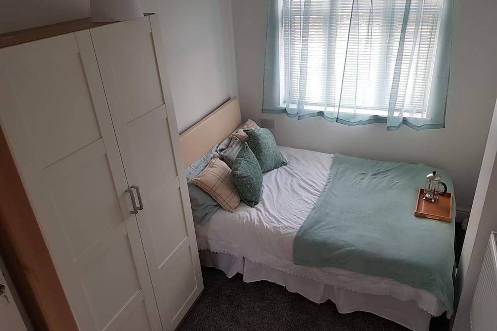 Ganze Wohnung, Neugebaute 2-Zimmer-Wohnung 30 Minuten vom Zentrum Londons entfernt - kostenloser Parkplatz in Sutton (London), London