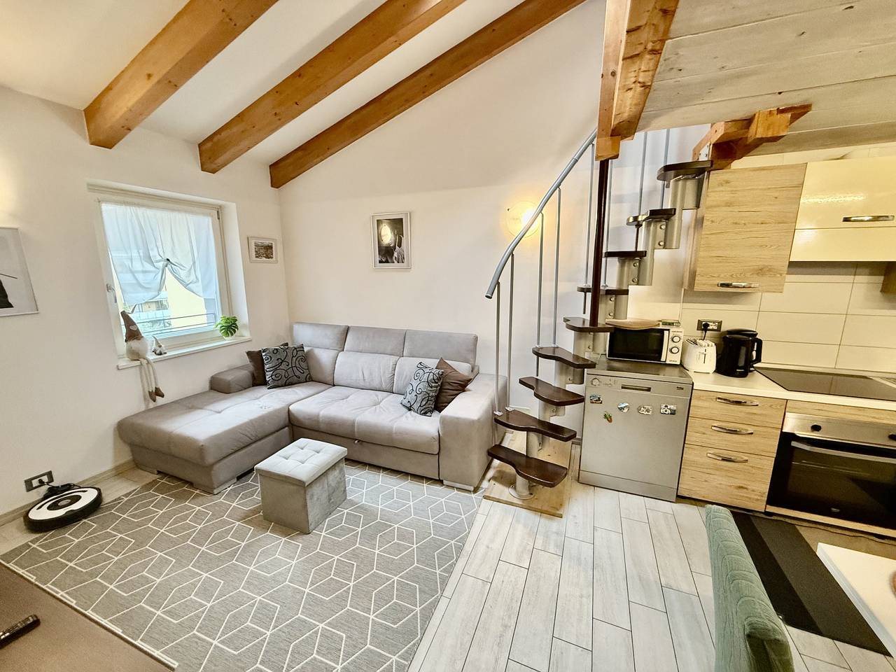 Entire apartment, Holiday apartment for 6 people with balcony in Riva del Garda, Garda Mountains