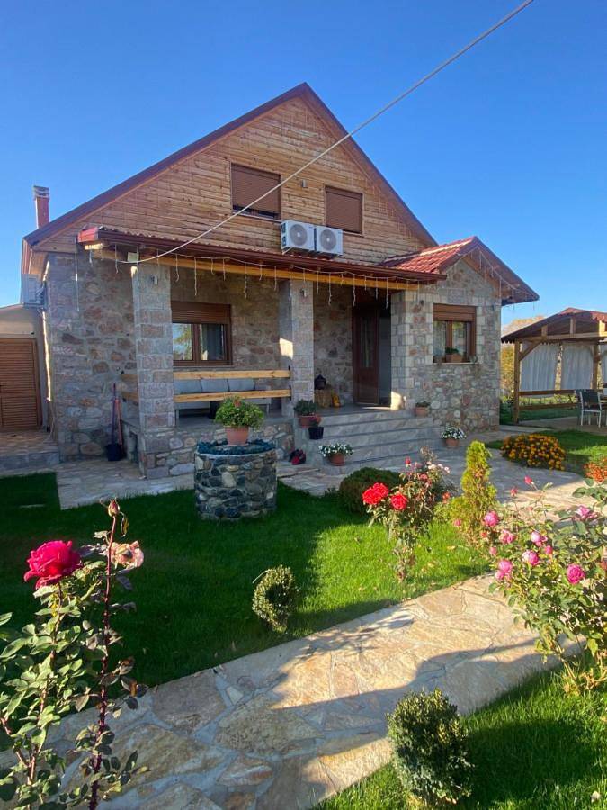 Villa für 8 Personen, mit Balkon und Garten sowie Ausblick in Albanien