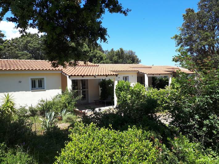 Location de vacances pour 2 personnes, avec jardin en Corse