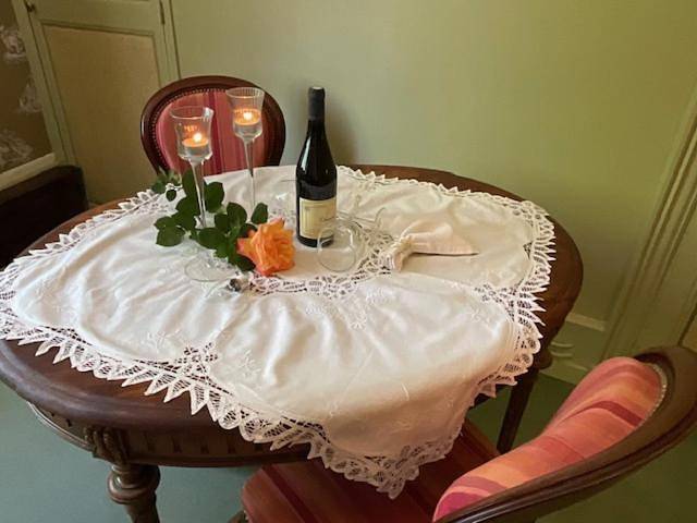 Double Room with Private Bathroom in Loudun, Vienne (France)