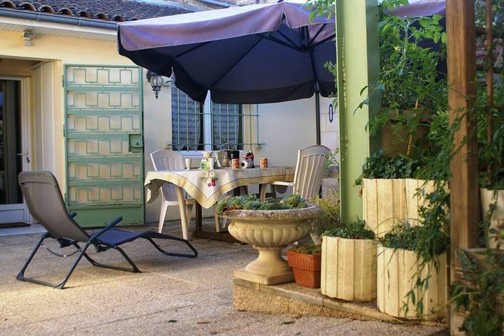 Location de vacances pour 8 personnes, avec terrasse à Les Artigues-de-Lussac