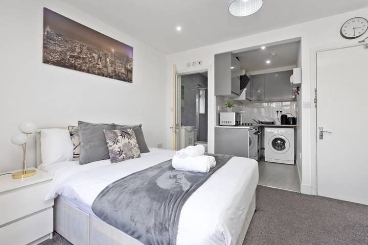 Holiday apartment for 5 people, with garden in Harrow