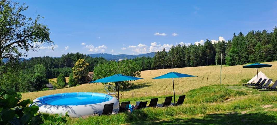 Tente pour 2 personnes, avec jardin et piscine ainsi que terrasse et vue dans le Puy-de-Dôme - 2