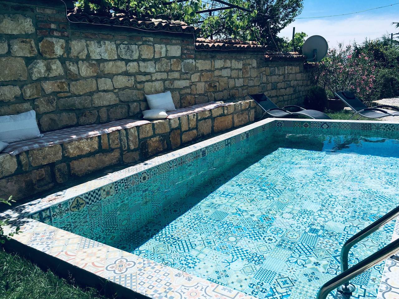 Auf zwei Etagen, mit Garten und überdachtem Grillplatz in Varna, Provincia de Varna