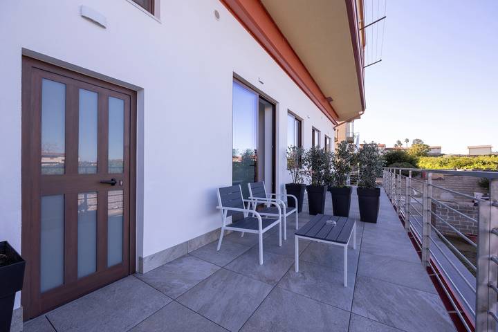 Monolocale intero, Appartamento 'Appartamenti La Brisa - Scirocco' con vista sulle montagne, Wi-Fi e aria condizionata in Capo d'Orlando, Provincia di Messina