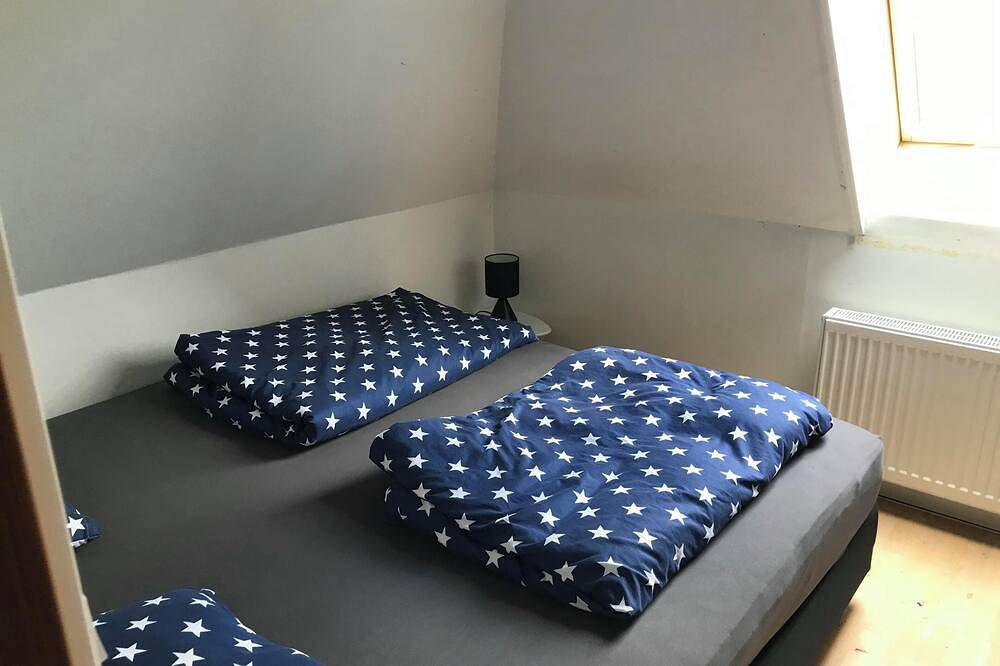 Ganze Wohnung, Lovely apartment on 2 levels of 125 sqm. in a nature area. Walking distance to S-trains and buses in Gentofte, Gentofte und Umgebung