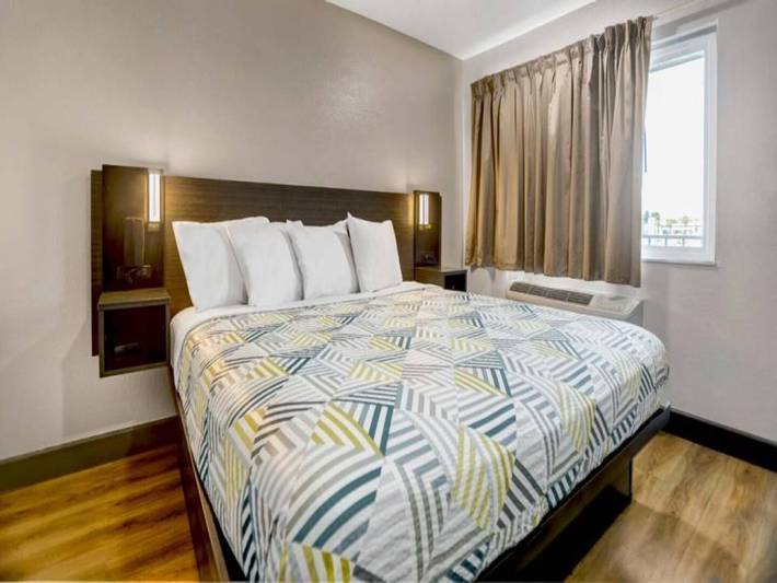 Ganze Wohnung, 1 Kingsize-Bett | Rauchen, Minikühlschrank in San Bernardino, San Bernardino County