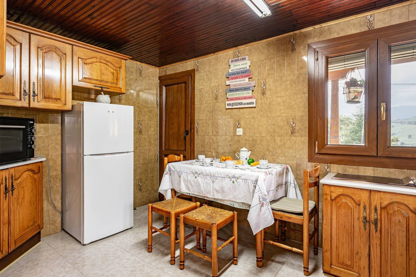 Vakantiehuis met uitzicht op de bergen, verwarmd zwembad en speeltuin, foto 8
