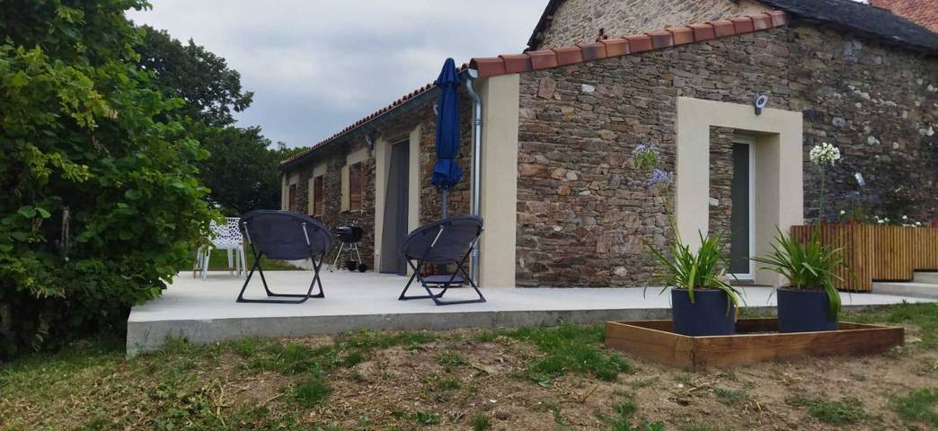 Gîte pour 2 personnes, avec terrasse à Andouque