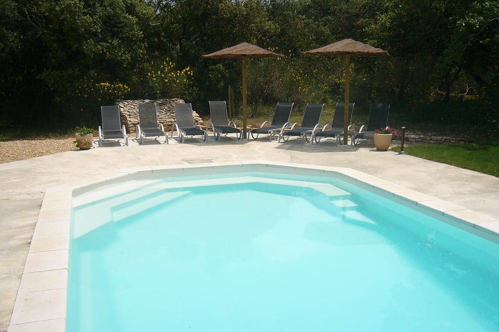 Bonnieux 4* house on 5500m wooded plot. in Bonnieux, Parc naturel régional du Luberon