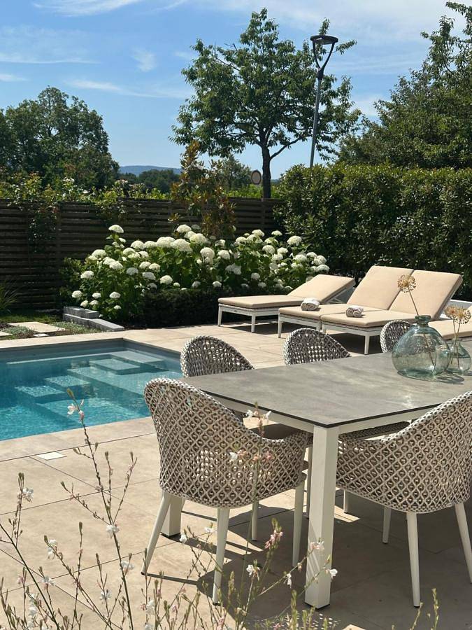 Appartement de vacances pour 3 personnes, avec jardin et piscine