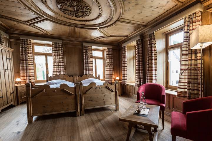 Meisser Hotel - Doppelzimmer mit Bergblick Bad oder Dusche in Guarda Staziun, Guarda