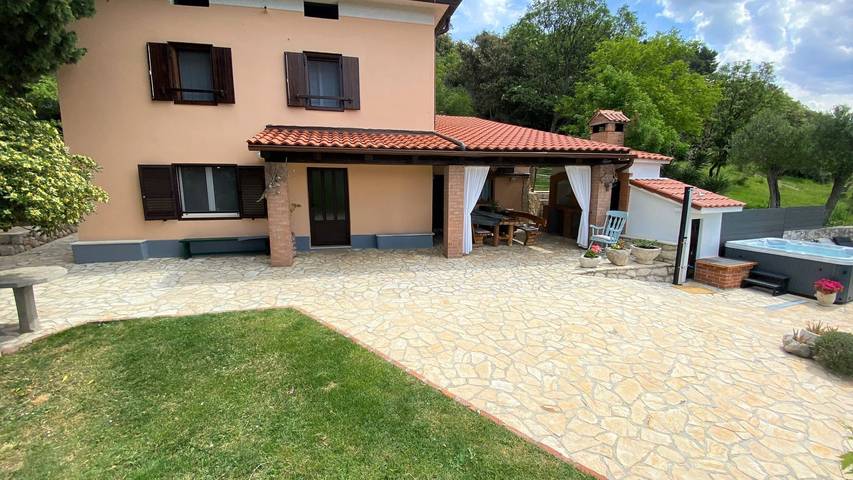 Villa für 6 Personen, mit Whirlpool und Terrasse sowie Garten auf Rab