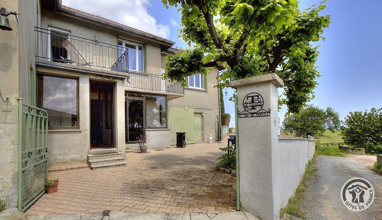 Gîte für 6 Personen mit Terrasse in Chiroubles, Villefranche-sur-Saône und Umgebung