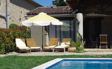 Gîte pour 4 personnes, avec terrasse ainsi que jardin et piscine à Caylus