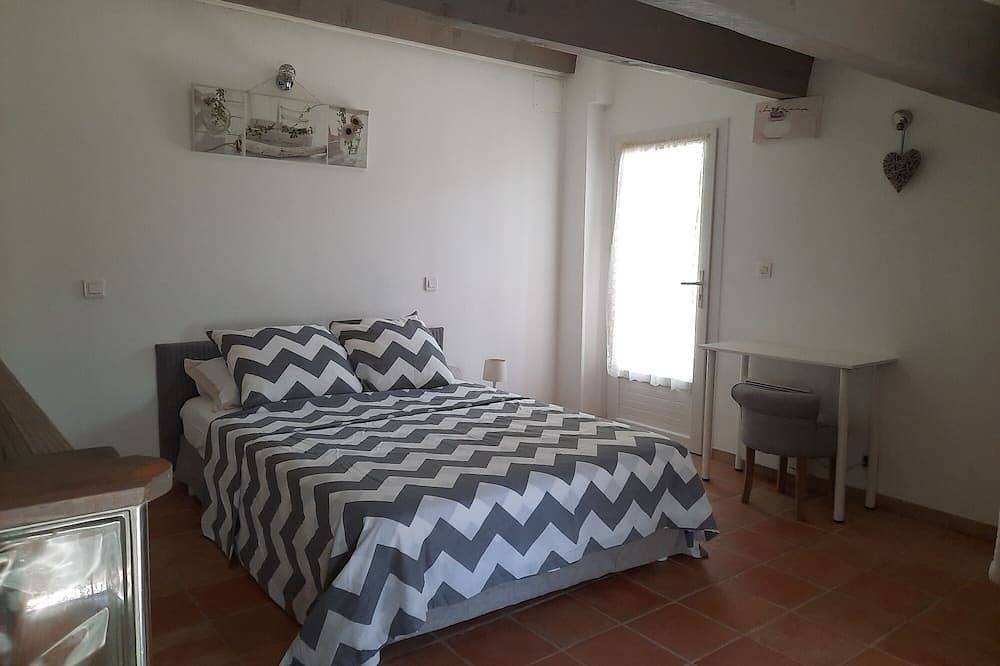 Picturesque cottage for nature lovers in Belgentier, Region de Toulon