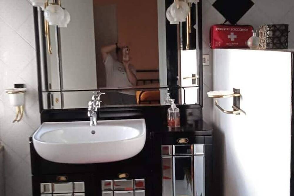 Appartamento intero, Villafiore. Appartamento grande luminoso panoramico mare/montagna Iii piano. in Baunei, Provincia di Ogliastra