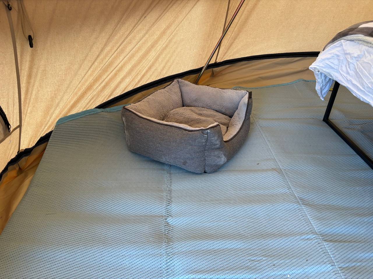 Cozy Hot Tent with Log Burner & Hot Tub Right Tent in Isle of Anglesey