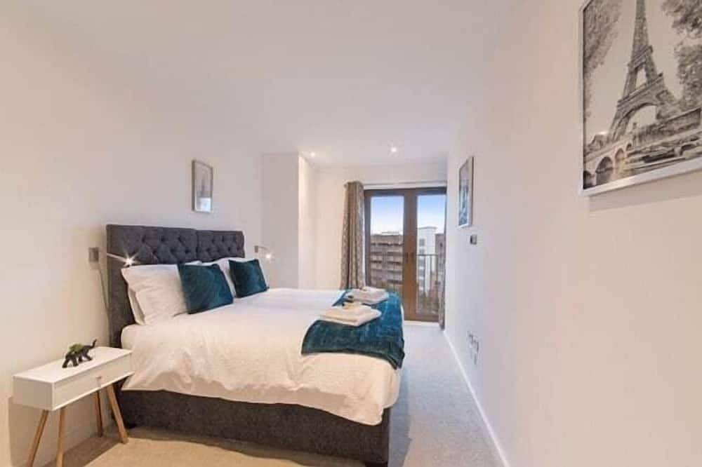 Entire apartment, *Magnificent |Kingbed |Wi-Fi | Short & Long Stays* in Hertfordshire