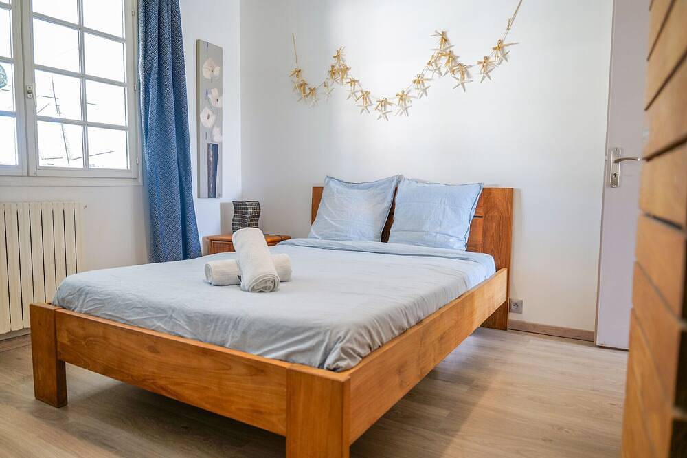 Grande maison avec piscine à 100m de la plage de Paracou – Calme & confort en famille ! in Les Sables-d'Olonne, Vendée