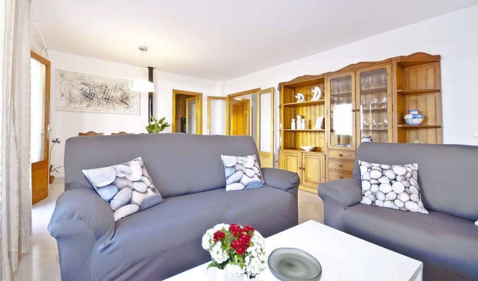 Entire apartment, Vacation Apartment "Es Pinaret" with Wi-Fi & Terrace; Parking Available on Street in Port de Pollença, Pollença