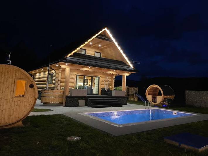 Casa rural para 13 personas, con sauna y piscina además de jardín y jacuzzi - 1