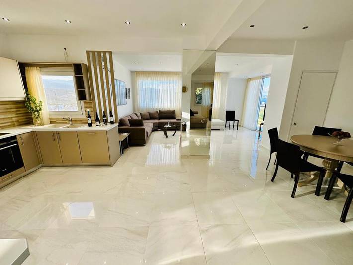 Ferienhaus für 8 Personen, mit Terrasse und Garten sowie Pool und Ausblick in Ίστρον