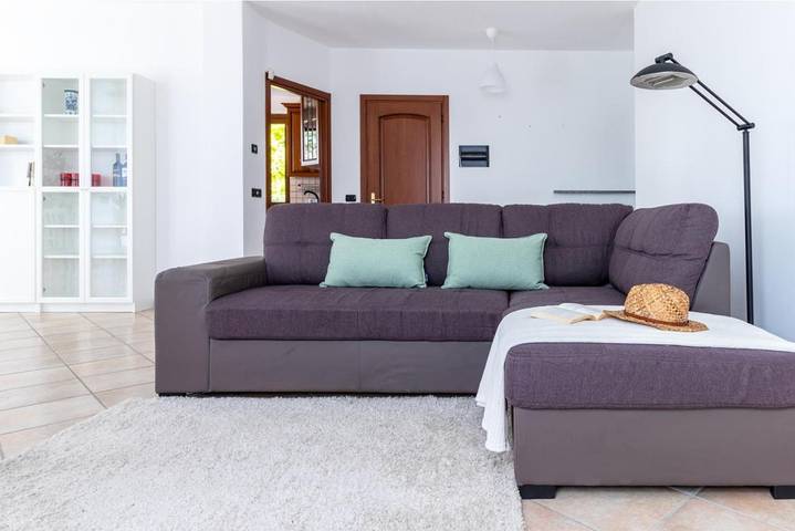 Gîte pour 6 personnes, avec jardin et jacuzzi dans Angera - 2