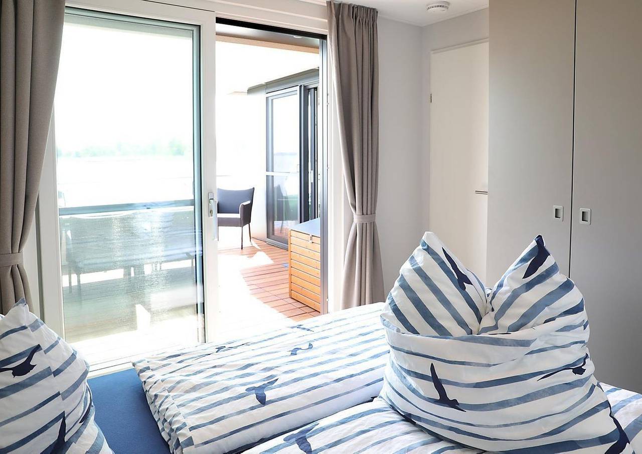 Floatinghouse Ankerplatz: Seeblick, Terrasse & Wellness auf 85 m² in Ribnitz, Ribnitz-Damgarten