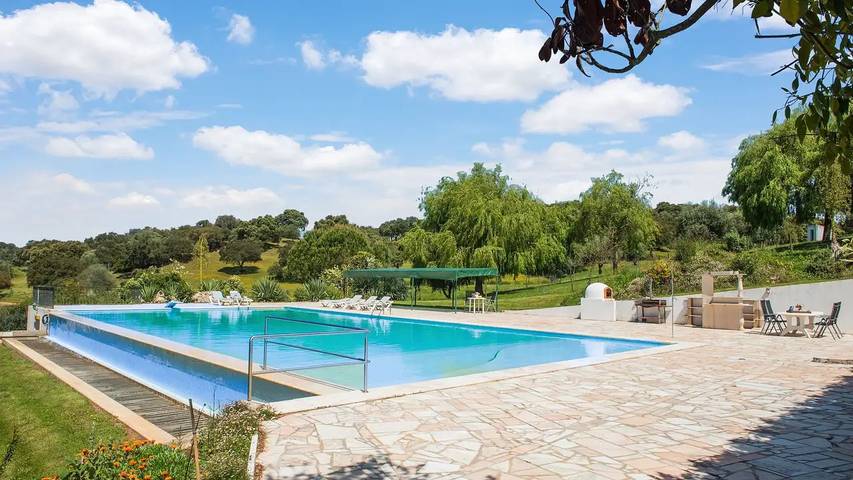 Gîte pour 7 personnes, avec Terrasse ainsi que Jardin et Piscine dans Montemor-o-Novo