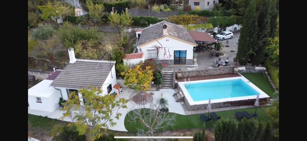 Casa rural para 13 personas, con vistas además de jardín y piscina, Se admiten mascotas en Güejar Sierra