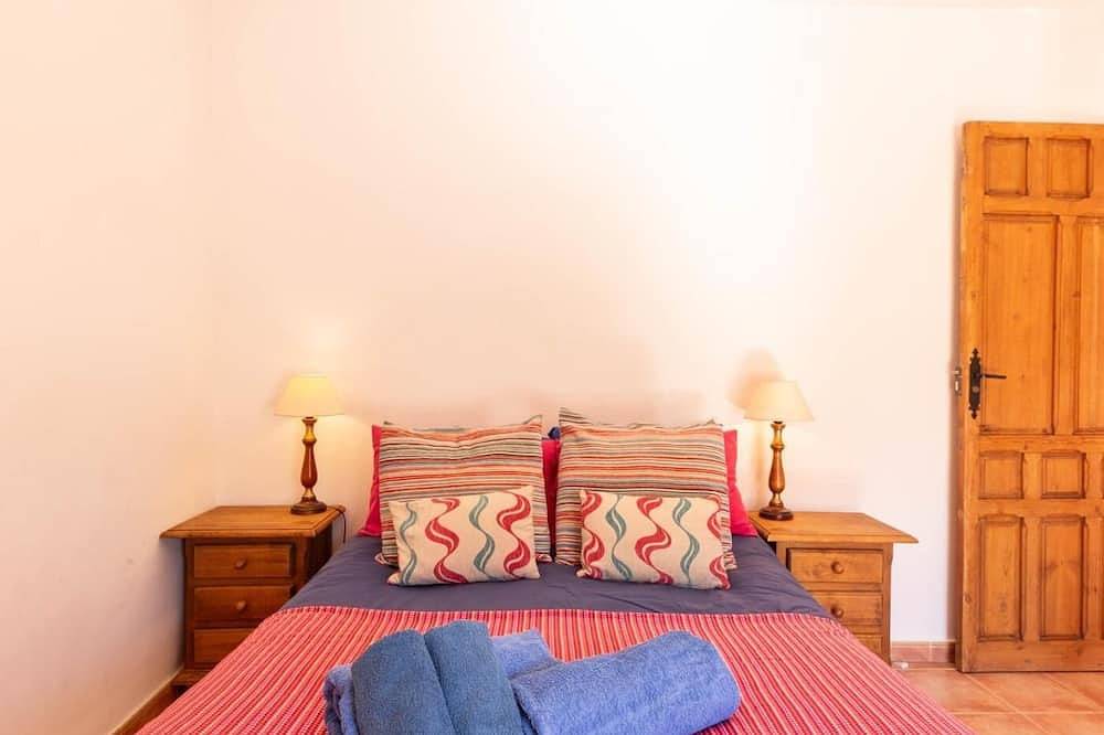 Beautiful rural house with swimming pool and barbecue in Cozvijar, Villamena