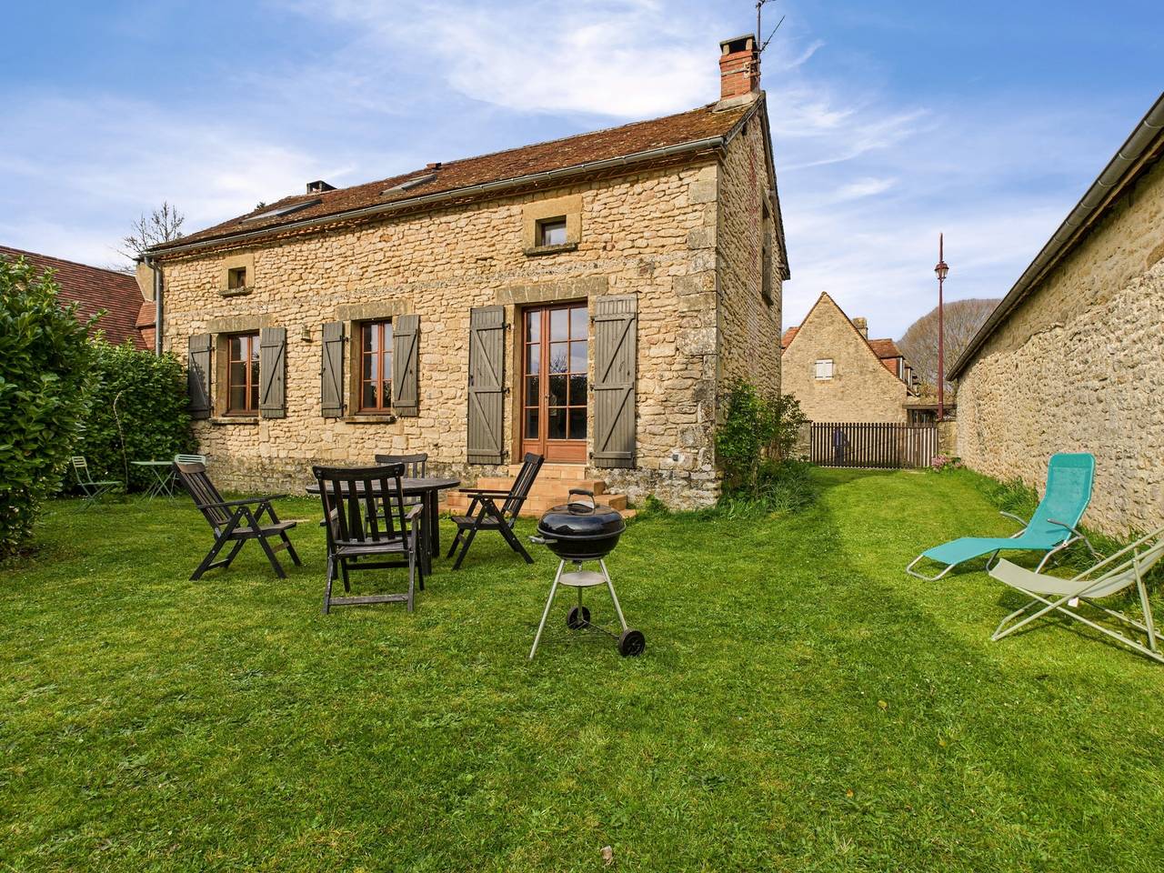 Charmante maison de campagne pour 6 avec jardin in Fanlac, Périgord Noir