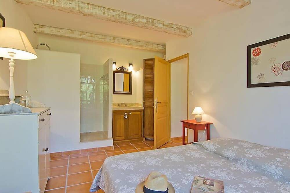 L'Olivier by Interhome in Lagnes, Parc naturel régional du Luberon