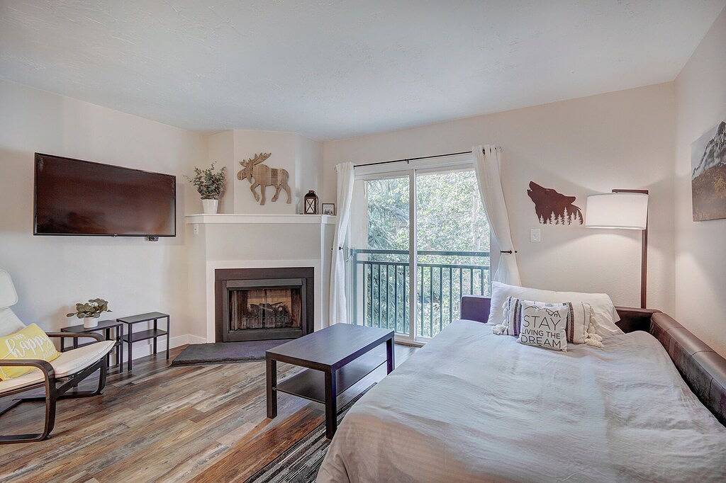 Ganze Wohnung, New Listing! Top Floor Top End Downtown Remodel! in Arapaho and Roosevelt National Forests