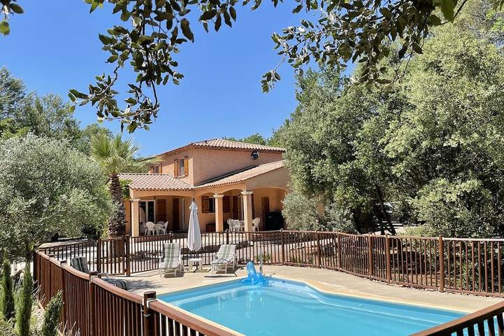 Location de vacances pour 8 personnes, avec jardin, animaux acceptés à Les Arcs (Var)