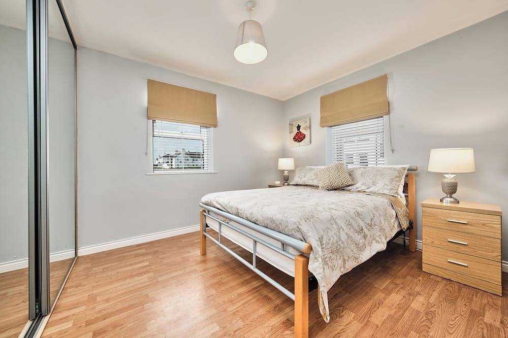 Beautiful Spacious House with Hot Tub & Sauna, Near the Beach! in Portstewart, Grafschaft Londonderry