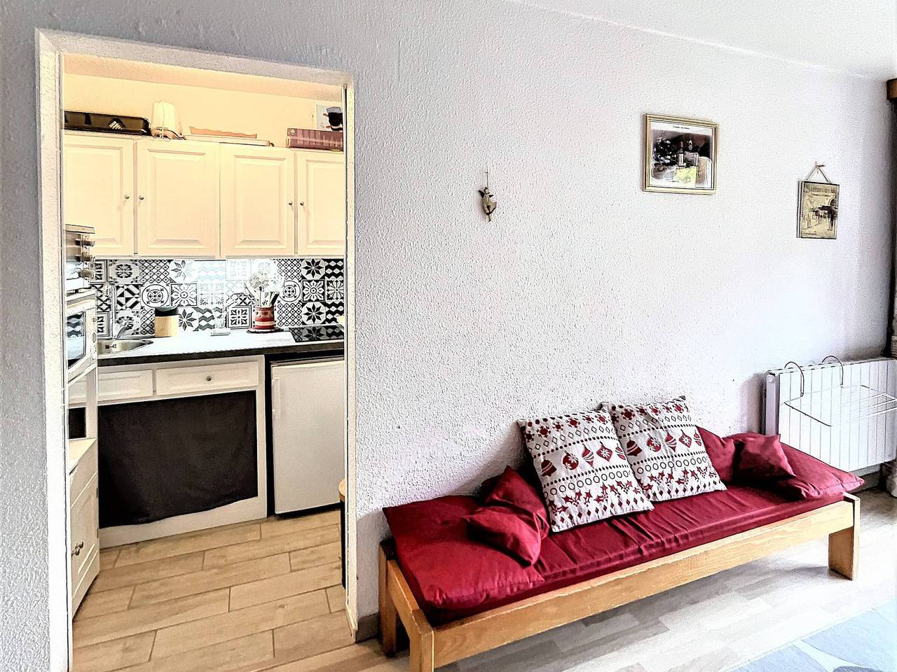 Studio entier, Studio confortable, skis aux pieds, balcon, accès piscine chauffée in Le Corbier, Villarembert