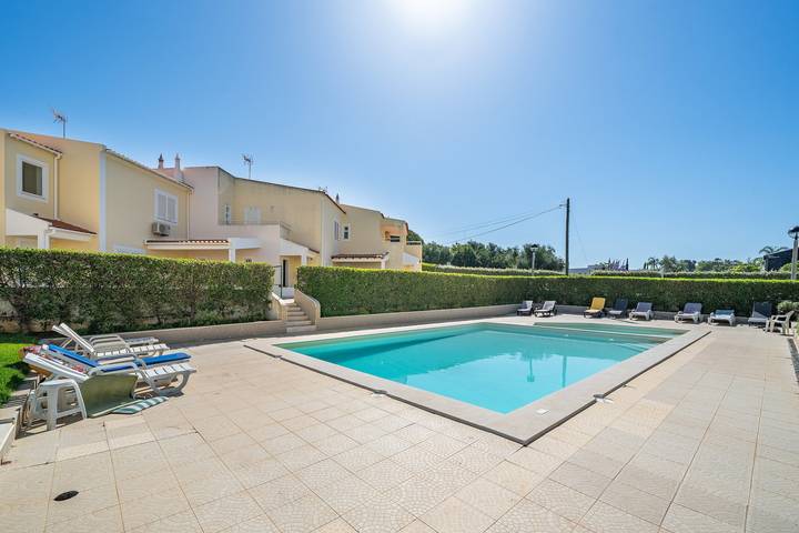 Ferienhaus für 10 Personen, mit Kinderpool und Garten, mit Haustier