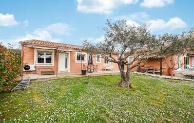 Gîte pour 5 personnes, avec terrasse, animaux acceptés à Combas