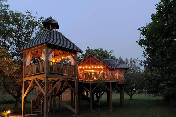 Gîte pour 4 personnes, avec Balcon et Jacuzzi ainsi que Jardin et Piscine