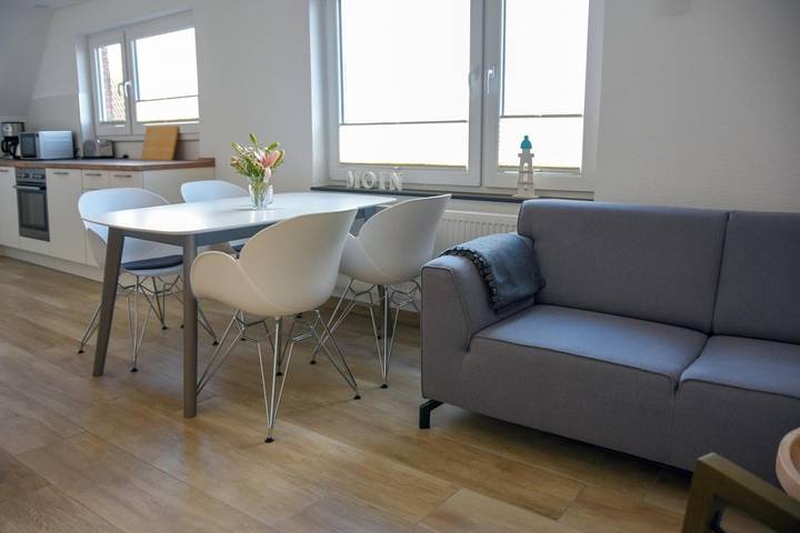 Ferienwohnung mit Meerblick für 4 Personen, mit Balkon und Terrasse
