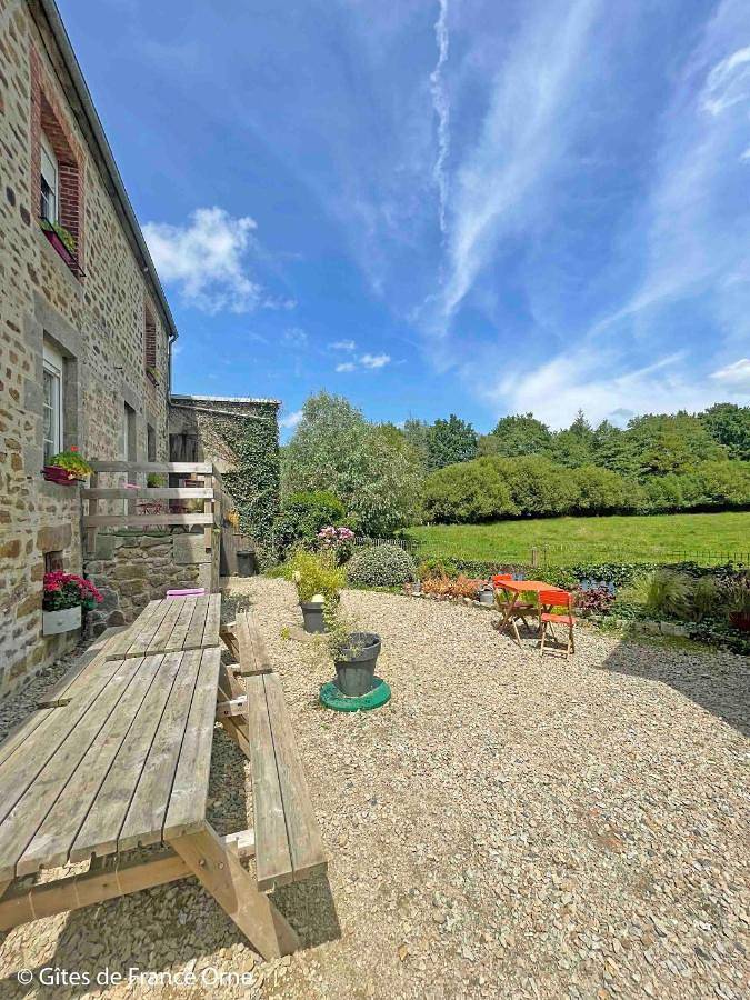 Location de vacances pour 14 personnes, avec Jacuzzi et Jardin à Dompierre